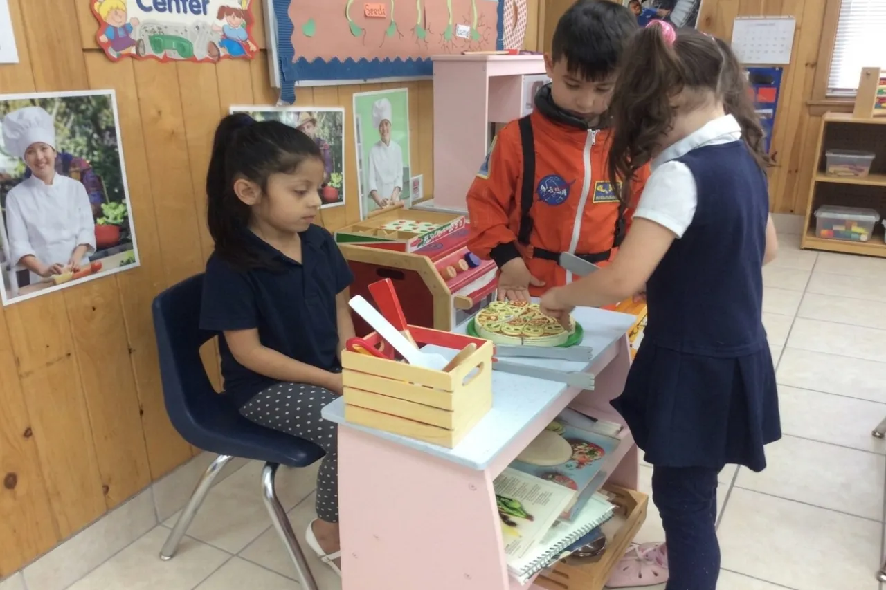 Children participating in kitchen dramatic play at Horizons Learning Centers in Orlando.